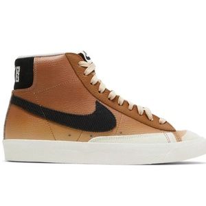 NIKE Blazer mid 77 ( men’s 8.5 or women’s 10)